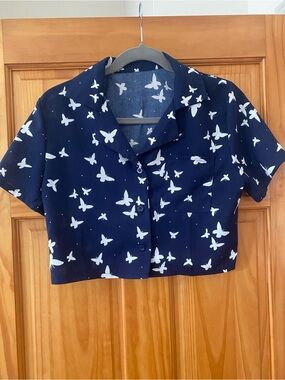 Dazy Navy Butterfly Print Cropped Button Front Blouse Top Size Small